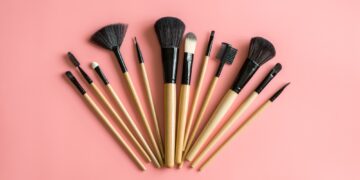 8 فرش مكياج لا غنى عنها للمبتدئات