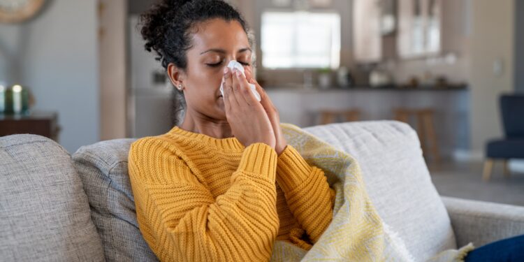 أعراض كورونا الجديدة.. علامات «الإنذار المبكر» لمتحور أوميكرون