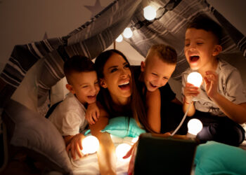 أنشطة عائلية ممتعة.. استمتعي مع أطفالك بهذه الأفكار