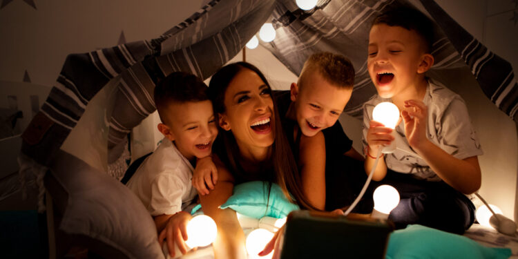 أنشطة عائلية ممتعة.. استمتعي مع أطفالك بهذه الأفكار