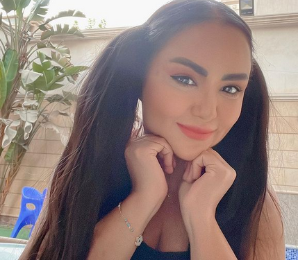 الفنانة إيمان أيوب تروج لمسلسل “نقل عام “