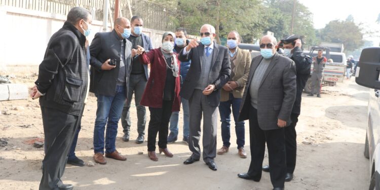 محافظ الجيزة يتفقد رصف بعض الشوارع.. تعرف عليها