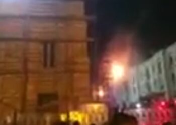 نشوب حريق داخل مبني في منطقة الحسين