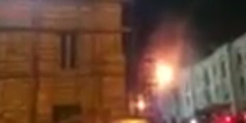 نشوب حريق داخل مبني في منطقة الحسين