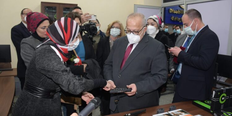 جامعة القاهرة تفتتح مركز خدمات ودعم ذوي الإعاقة| صور