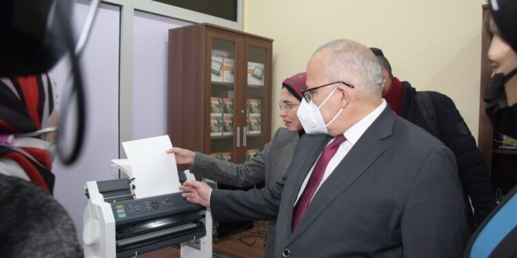 جامعة القاهرة تفتتح مركز خدمات ودعم ذوي الإعاقة| صور