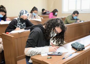 جامعة القاهرة: الالتزام بالمواصفات الفنية للورقة الامتحانية حسب طبيعة كل كلية