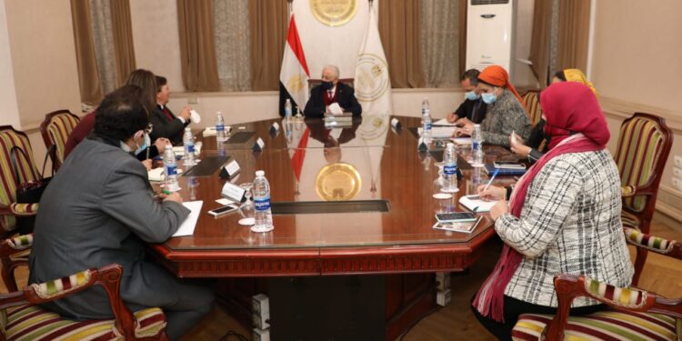 خفض كثافة الفصول وإنهاء تعدد الفترات الدراسية بقرى حياة كريمة