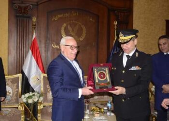 بمناسبة عيد الشرطة محافظ بورسعيد ومدير الأمن يكرم عددا من رجال الأمن ويشيد بجهودهم 