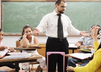 التعليم تتيح للمعلمين المساعدين تسجيل بيانات الحصول على شهادة الصلاحية