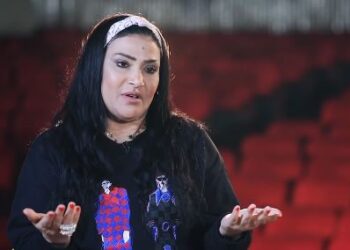 الفنانة بدرية تدعم معلمة المنصورة بعد طلاقها وفصلها من العمل