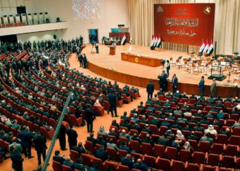 تدافع واعتداءات بين أعضاء البرلمان العراقى والمشهدانى يتعرض لوعكة صحية.. فيديو