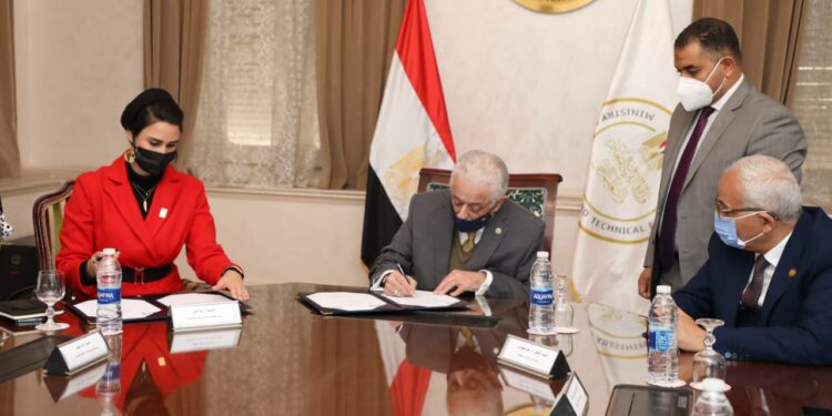 التعليم توقع بروتوكول مع حياة كريمة لرعاية الموهوبين بالقري