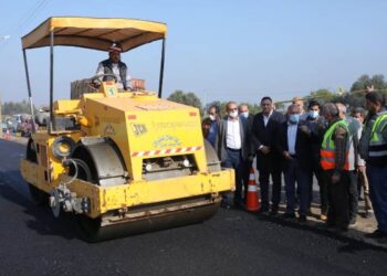 وزير النقل يتفقد مشروعات الطرق والكباري بعدد من المحافظات