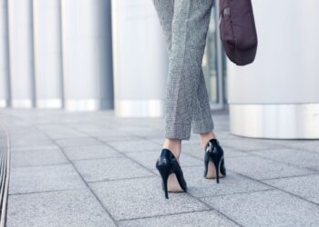 حيل بسيطة لارتداء الكعب العالي بدون ألم