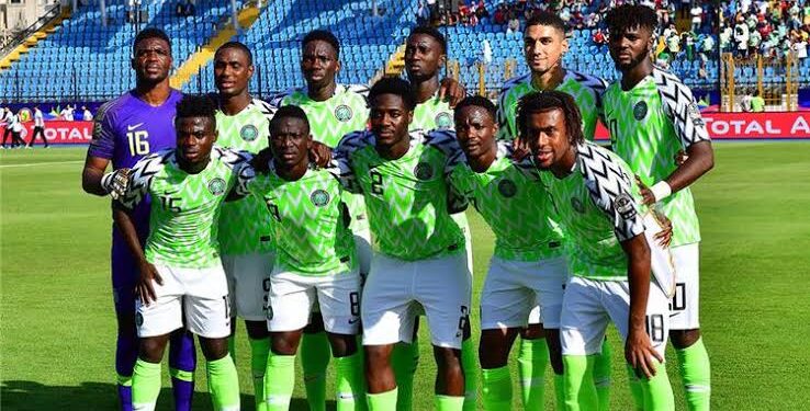 مدافع نيجيريا: سنحاول حبس محمد صلاح داخل قفص