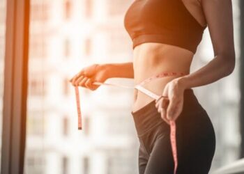  الاستيقاظ مبكراً وشرب المياه.. ضمن العادات الصحية لإنقاص الوزن 