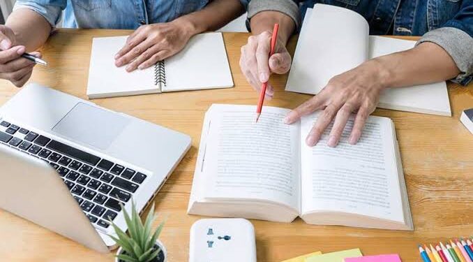 التعليم تقرر بدء استلام طلبات التقدم لامتحانات الثانوية العامة “دمج” بالمديريات التعليمية