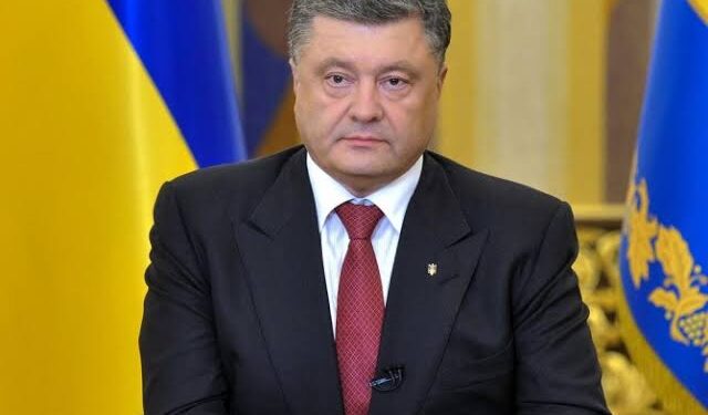 احتجاز رئيس أوكرانيا الأسبق لإجباره على حضور جلسة محاكمته