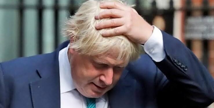 رغم اعتذاره.. رئيس وزراء بريطانيا مطالب بالاستقالة بسبب انتهاك قواعد كورونا