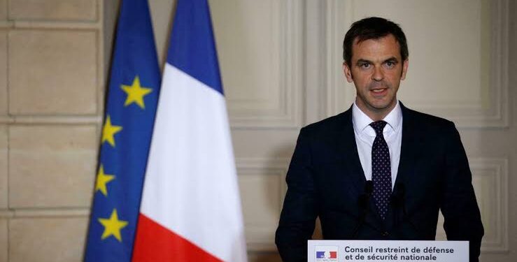 إصابة وزير الصحة الفرنسي بفيروس كورونا.. ويؤدى مهامه عن بعد