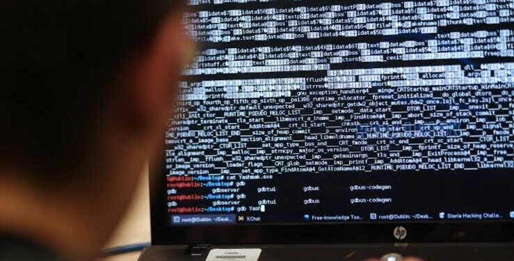 غزو إلكتروني.. مواقع حكومية في أوكرانيا تتعرض لهجوم معلوماتي موسع