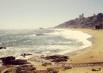 إخلاء شواطيء تشيلي وسط مخاوف كبيرة من تسونامي محتمل إثر بركان تونجا