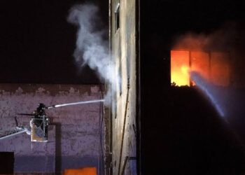 حريق ضخم بدار مسنين في إسبانيا..  ومصرع 6 أشخاص وإصابة 18