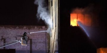 حريق ضخم بدار مسنين في إسبانيا..  ومصرع 6 أشخاص وإصابة 18