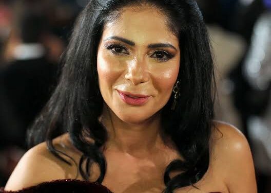 إنذار لوزيرة الثقافة لمنع عرض فيلم ” أصحاب ولا أعز” لمنى زكى