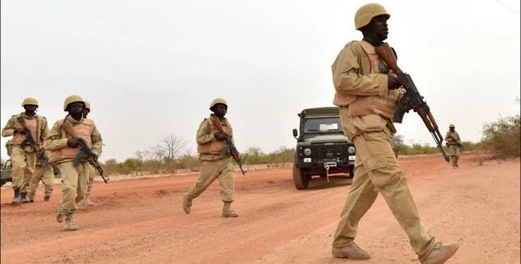 إطلاق نار كثيف في معسكر يضم قيادة أركان الجيش في بوركينا فاسو