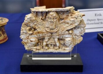 العراق يتسلم  5 قطع اثرية مسروقة من الولايات المتحدة.. تعرف عليها