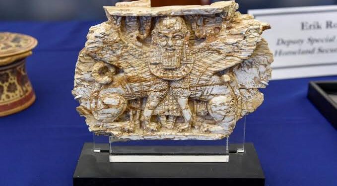 العراق يتسلم  5 قطع اثرية مسروقة من الولايات المتحدة.. تعرف عليها