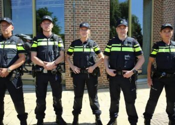 اختبأ في عجلة الطائرة سعيا إلى الهجرة من جنوب أفريقيا إلى هولندا.. تعرف على القصة