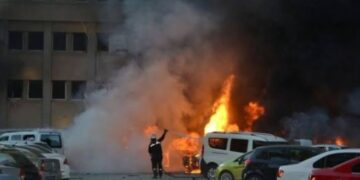 انفجار وسط العاصمة اليونانية أثينا يسفر عن مقتل شخص واضرار مادية