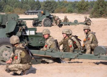 ألمانيا تدعم الجيش الاوكراني بصفقة “خوذ” بدلا من السلاح