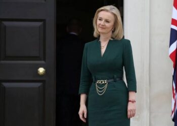 تكلفت نصف مليون جنيه استرليني.. رحلة وزيرة خارجية بريطانيا إلى أستراليا تثير الجدل