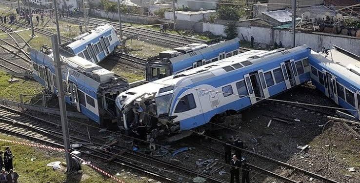 مصرع شخص وإصابة 6 أخرين إثر اصطدام قطار بشاحنة في إيران