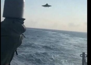 فيديو يرصد اللحظات الأخيرة لاغلى مقاتلة أمريكية قبل تحطمها ببحر الصين الجنوبي