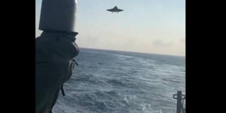 فيديو يرصد اللحظات الأخيرة لاغلى مقاتلة أمريكية قبل تحطمها ببحر الصين الجنوبي
