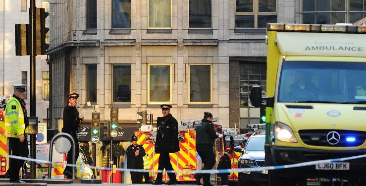 حادث طعن في بريطانيا يسفر عن مقتل رجل