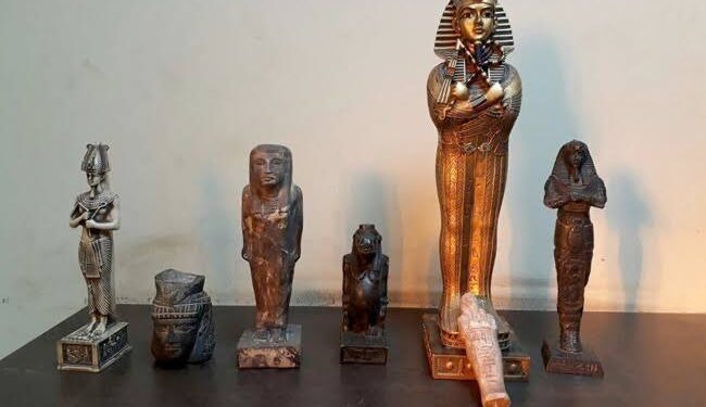 كواليس مثيرة في ضبط عصابة بحوزتهم قطعة أثرية في القاهرة