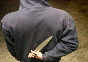 غدر الصحاب.. قرار عاجل ضد شاب طعن صديقه بسلاح أبيض في عين شمس