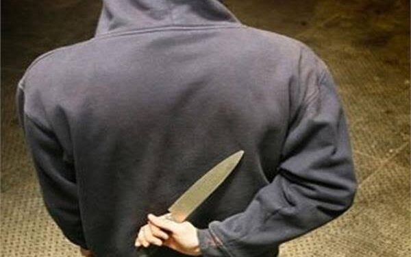 غدر الصحاب.. قرار عاجل ضد شاب طعن صديقه بسلاح أبيض في عين شمس