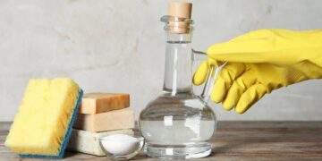 6 طرق ذكية لاستخدام الخل في التنظيف
