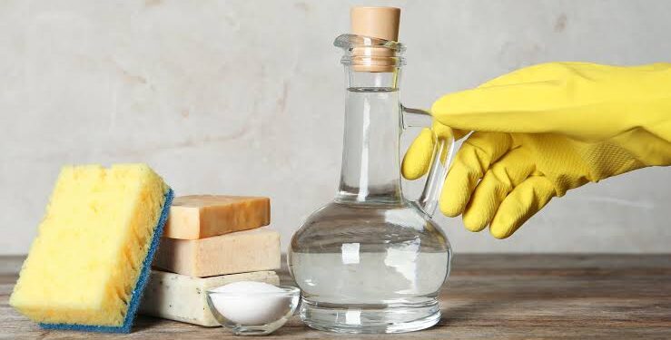 6 طرق ذكية لاستخدام الخل في التنظيف