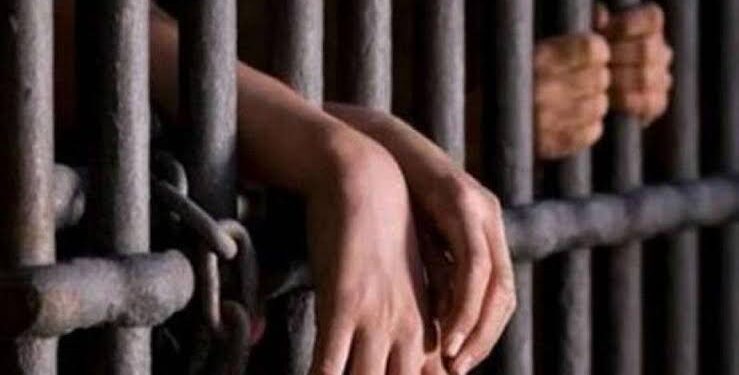 بتهمة الرشوة.. حبس موظفين بينهم رئيس لجنة المصالحات بوحدة محلية بالجيزة