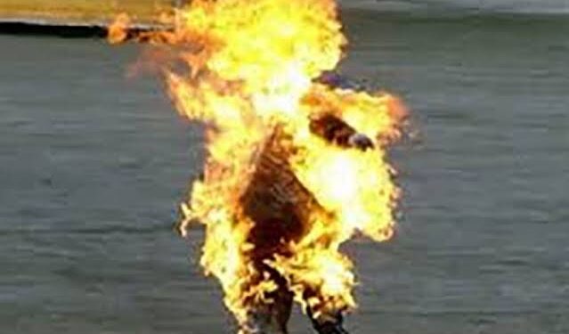 سيدة تتخلص من حياتها بإشعال النار في نفسها بالعبور