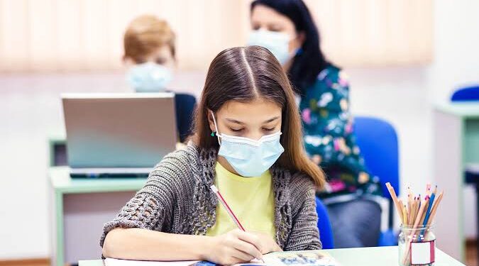 هل تعقد التعليم امتحانات من المنزل لطلاب الثانوى العام بالترم الأول؟