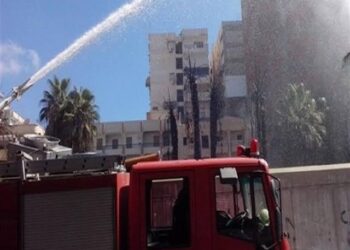 انتقال المعمل الجنائى لمعاينة حريق مخزن خردة في السيدة زينب